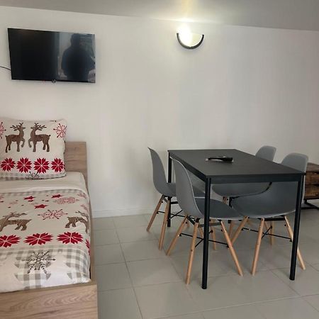 Chaudari Guest House Palaiseau Exterior foto